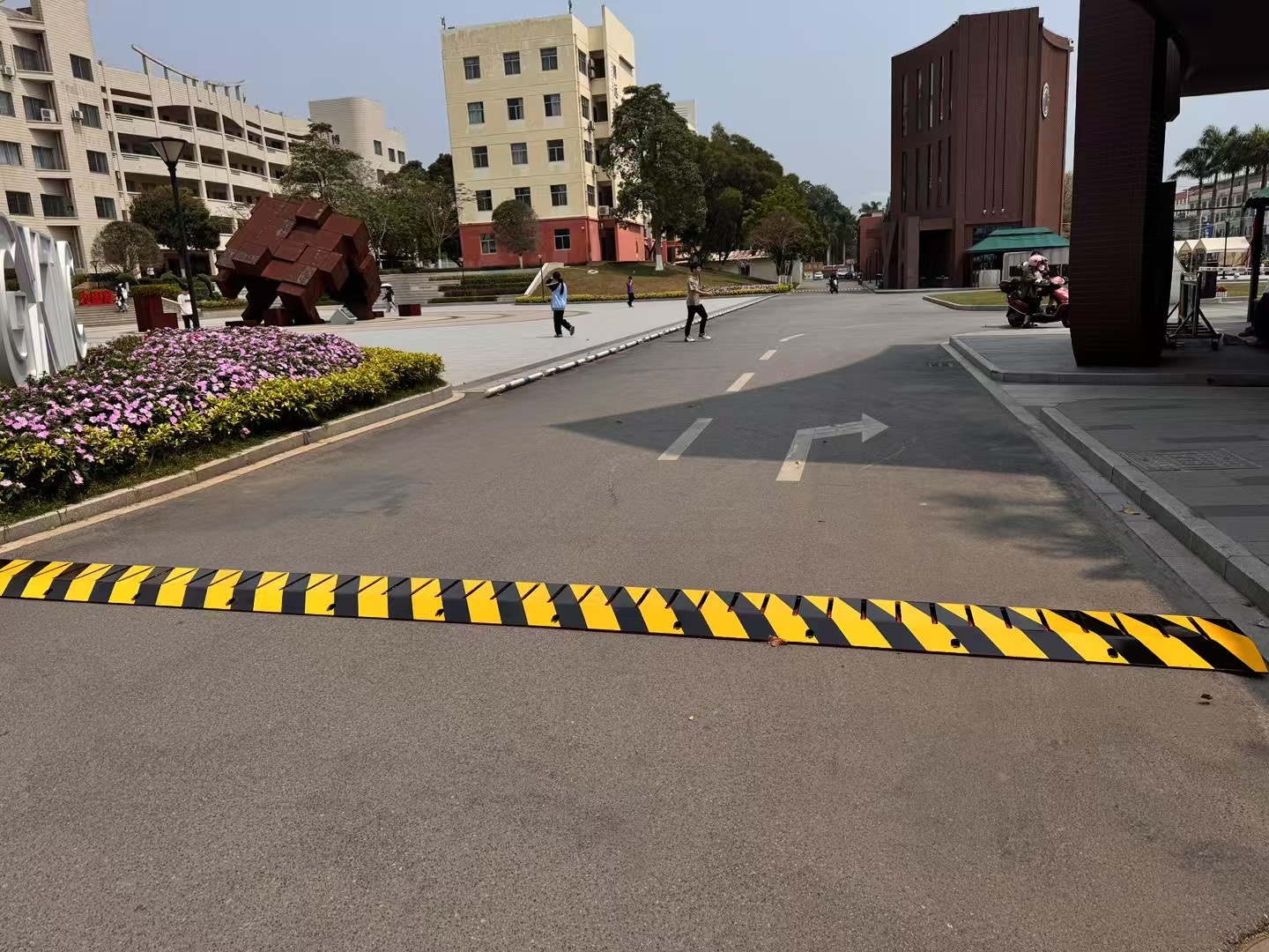 遥控破胎器 某临时设卡点 阻车路障应用图(图1)