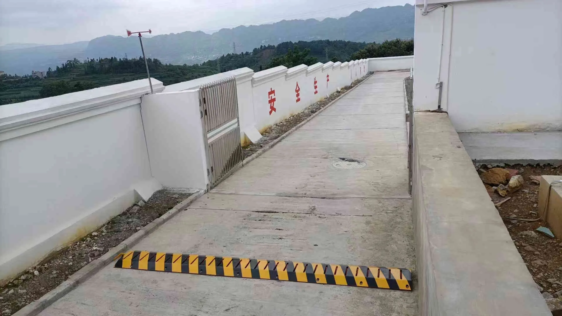 破胎器安装方案对比图,地埋式与免埋式破胎器安装对比 破胎器安装需要挖路吗(图1)
