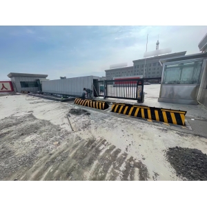 防撞路障机